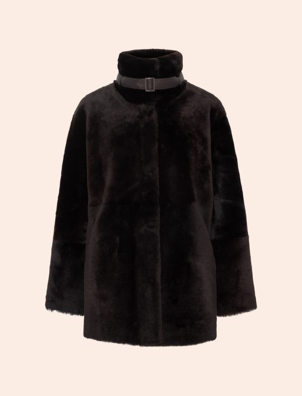 BÆÆ Vinterjakke mørk brun i shearling, ullsiden ut