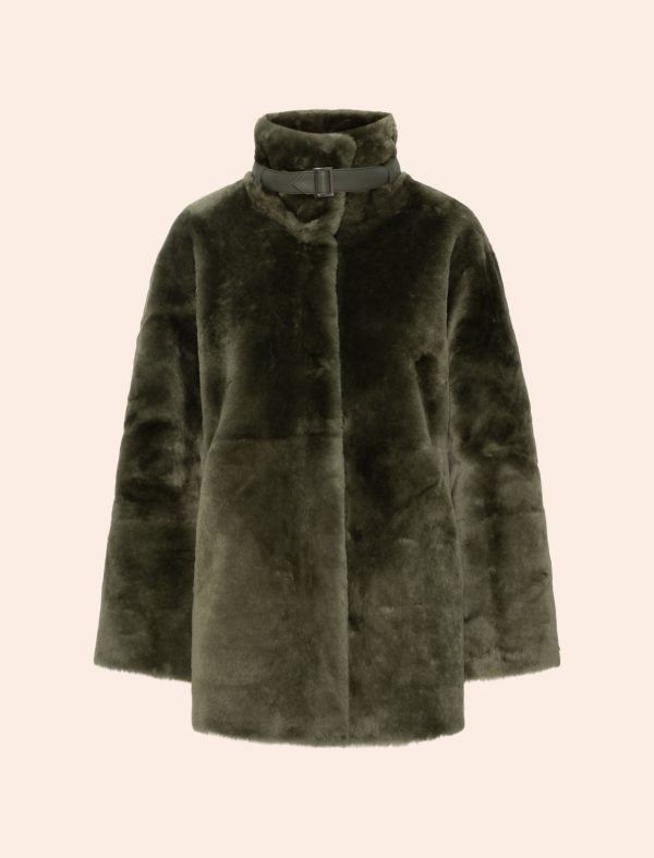 BÆÆ Vinterjakke olive i shearling, ullsiden ut
